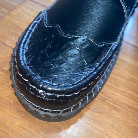 Men’s Black Streetwear Shoes - Picture 2 of 9